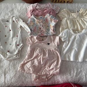 7 baby girl outfits. 0-3 months. Like New